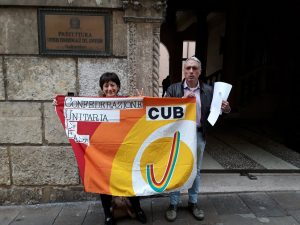 Maria Teresa Turetta manifesta davanti al Comune di Vicenza